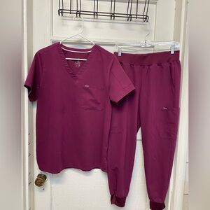 SPIRIT SCRUBS set women’s Medium Top , small petite joggers pant